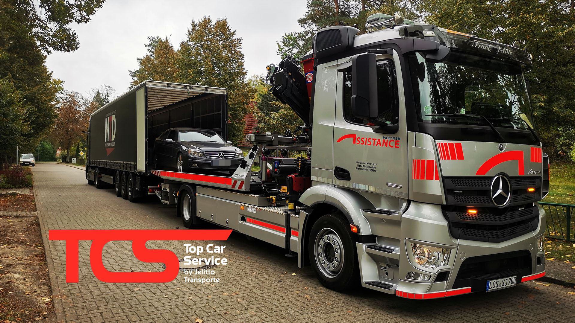 Verladung eines PKW vom Schlepper in einen LKW
